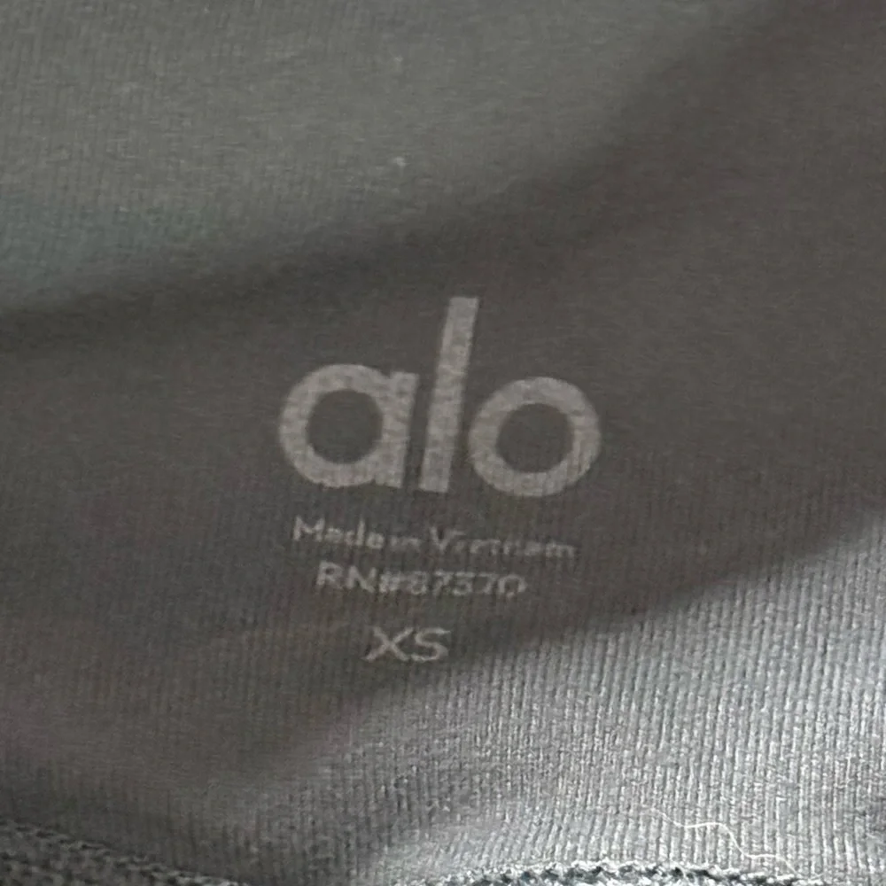 ALO Yoga charcoal alo
